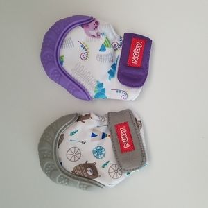 2 Nuby Teething Mittens